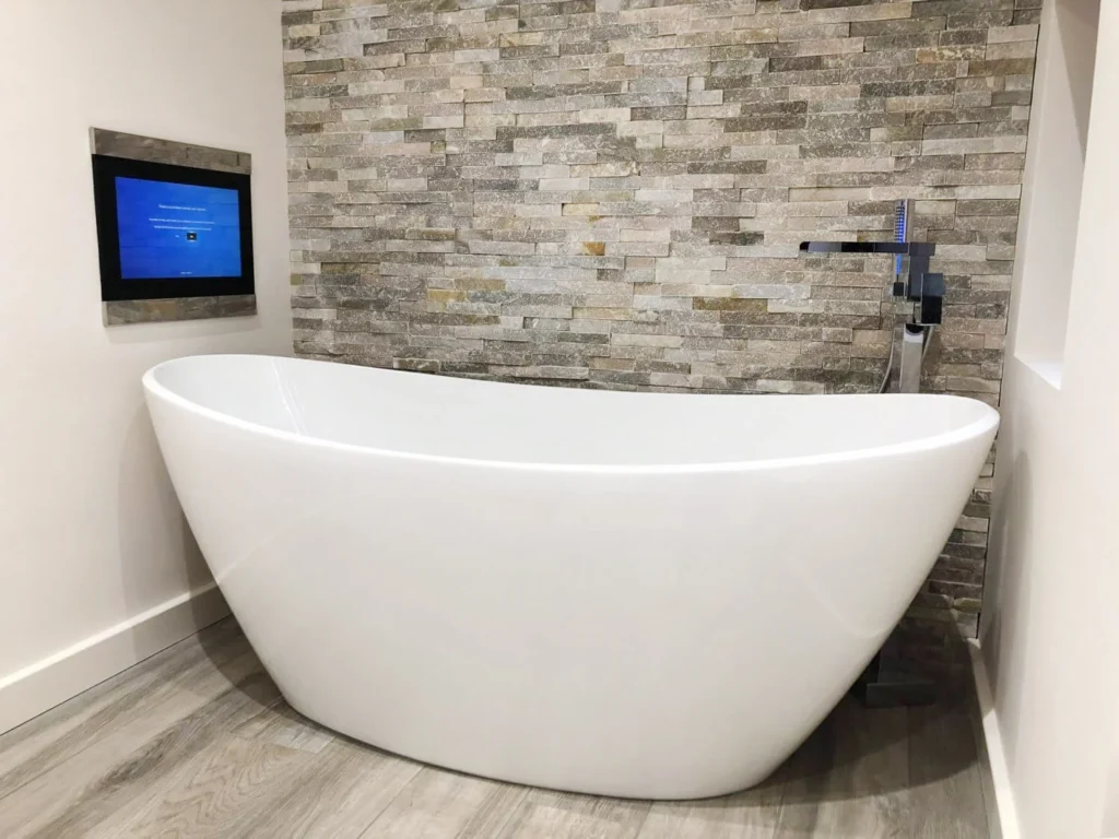 Freestanding bath with wall mounted TV and freestanding tap